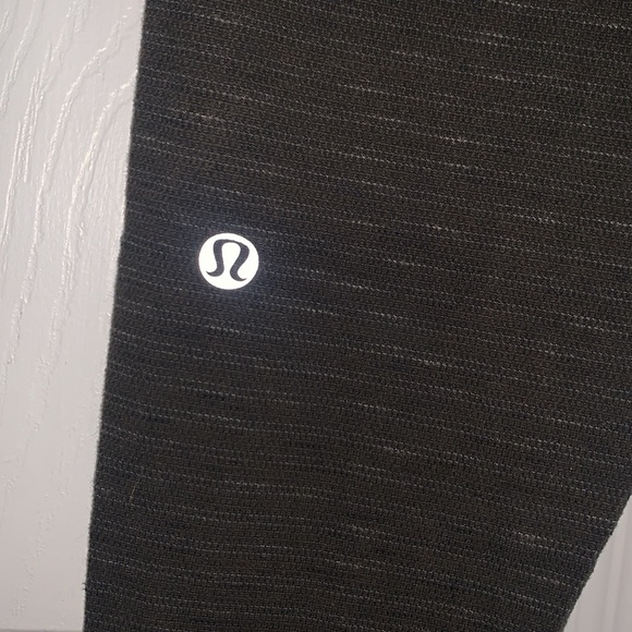 Lululemon leggings with front pockets and ribbed bottoms Sz 6 - Picture 3 of 7